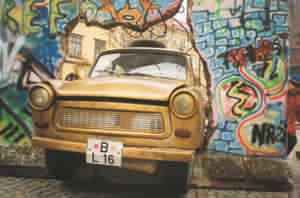 Podobnie jak odesz�y w przesz�o�� Trabant i Berli�ski Mur, powinna znikn�� z tego �wiata r�wnie� benzyna o�owiowa. Jak wiadomo koncern Orlen obieca�, �e nie b�dzie jej sprzedawa� w nowym, XXI wieku. To dobrze!
