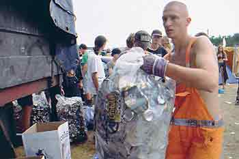 Recycling puszek na Przystanku Woodstock